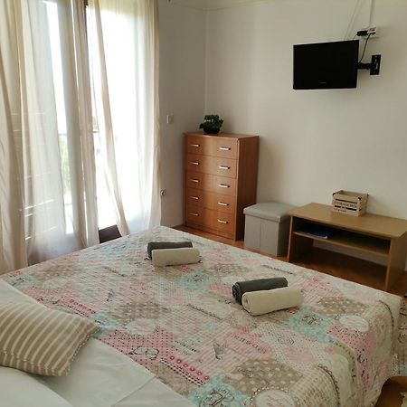 Apartments And Rooms With Parking Space Zavala, Hvar - 128 Jelsa  Oda fotoğraf