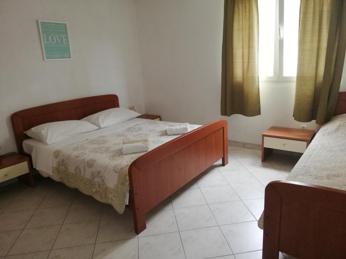 Apartments And Rooms With Parking Space Zavala, Hvar - 128 Jelsa  Dış mekan fotoğraf
