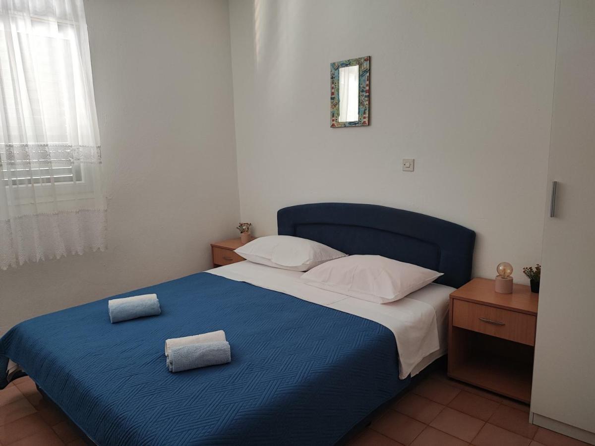 Apartments And Rooms With Parking Space Zavala, Hvar - 128 Jelsa  Dış mekan fotoğraf