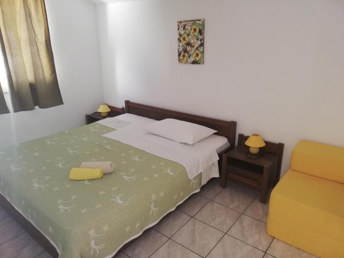 Apartments And Rooms With Parking Space Zavala, Hvar - 128 Jelsa  Dış mekan fotoğraf